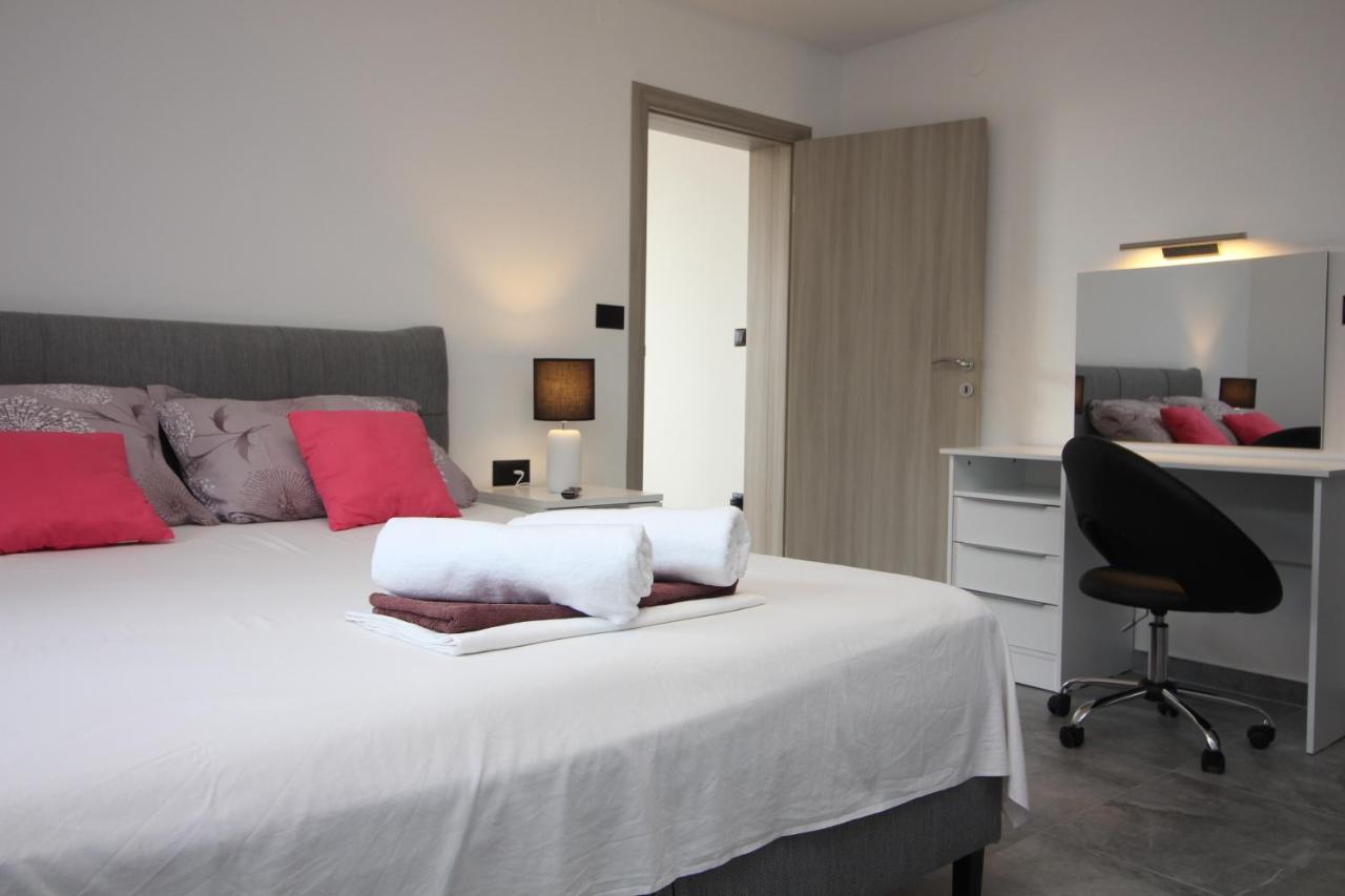 Apartments Toni Primosten Exterior photo